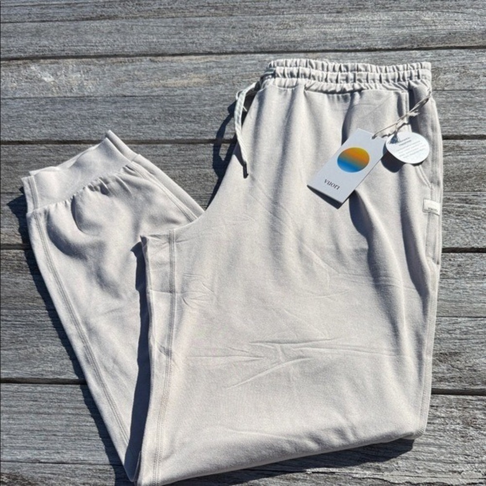 VUORI Performance Jogger - Long ecru Heather long size large nwt tall